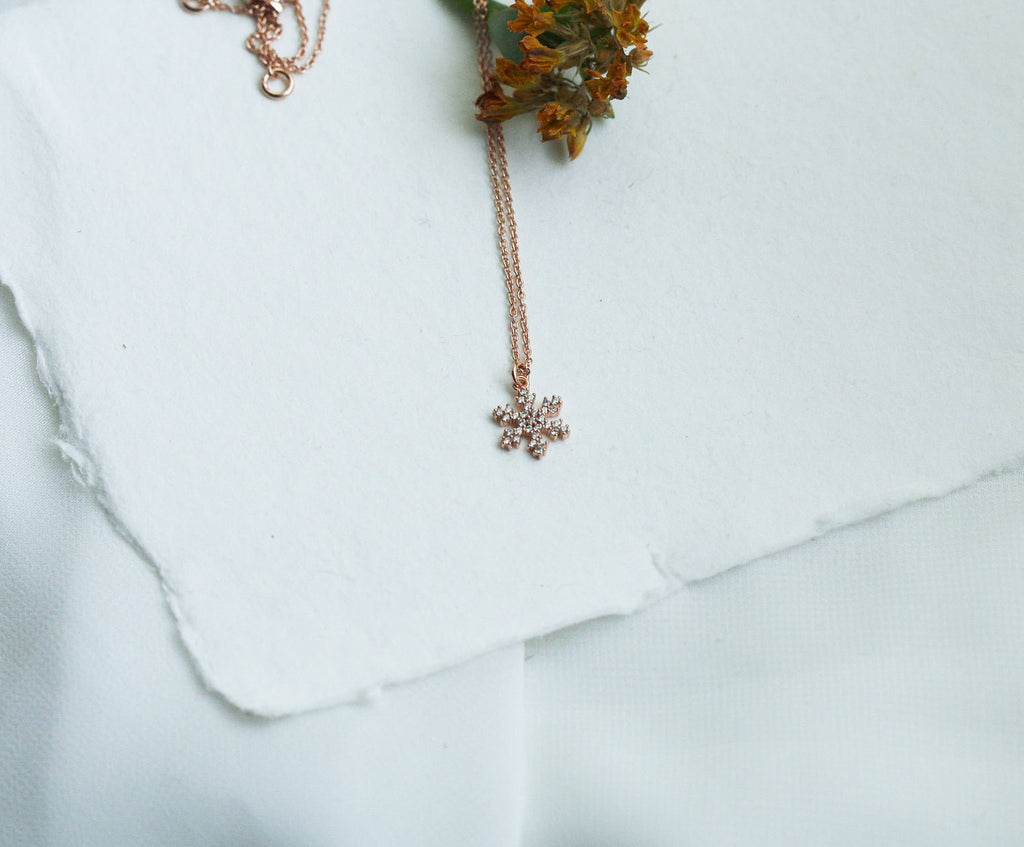 Halskette Snowflake in Roségold - schneckenhaus-schmuck